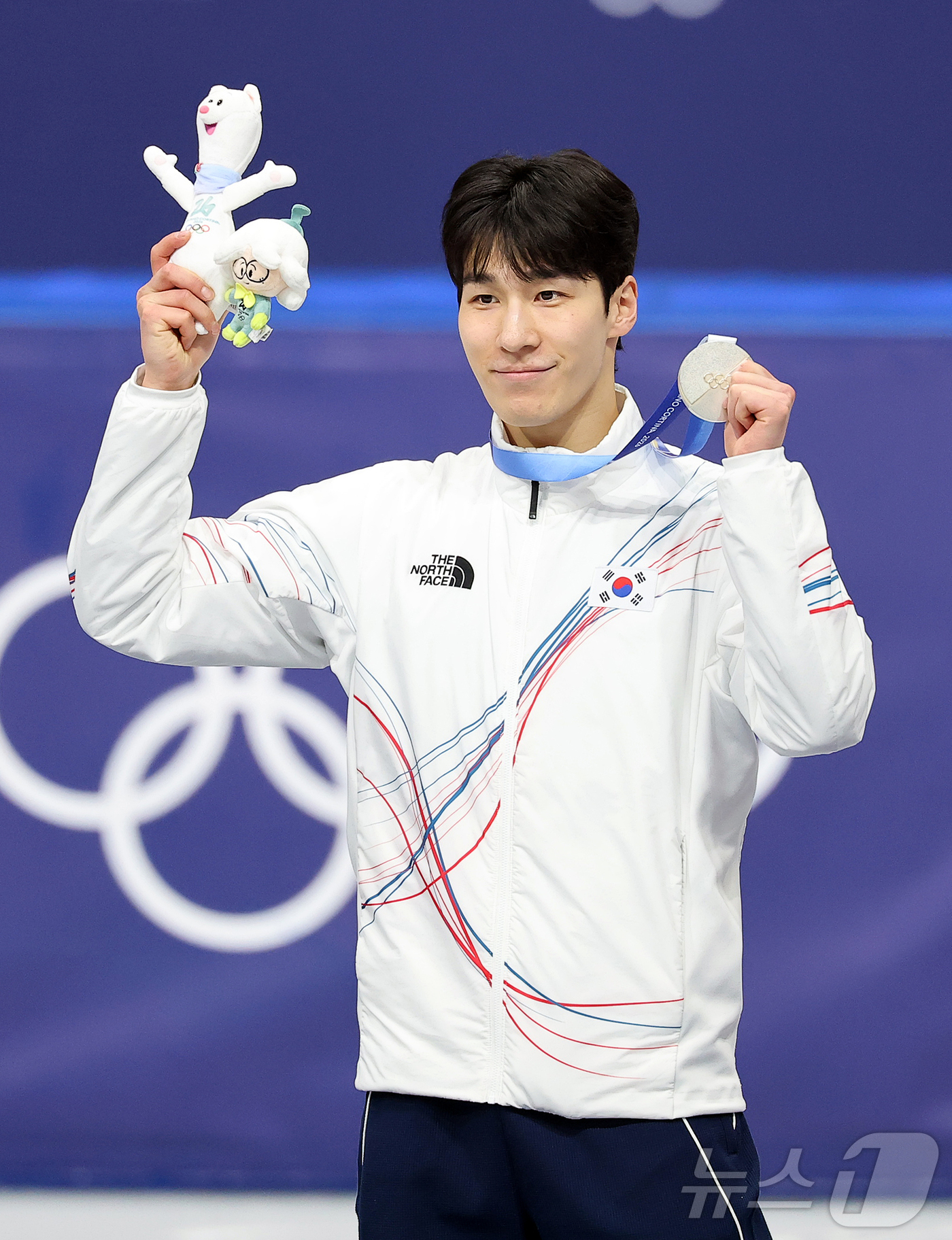 (밀라노=뉴스1) 김진환 기자 = 쇼트트랙 황대헌이 14일(현지시간) 이탈리아 밀라노 아이스스케이팅 아레나에서 열린 2026 밀라노·코르티나담페초 동계올림픽 쇼트트랙 남자 1500 …