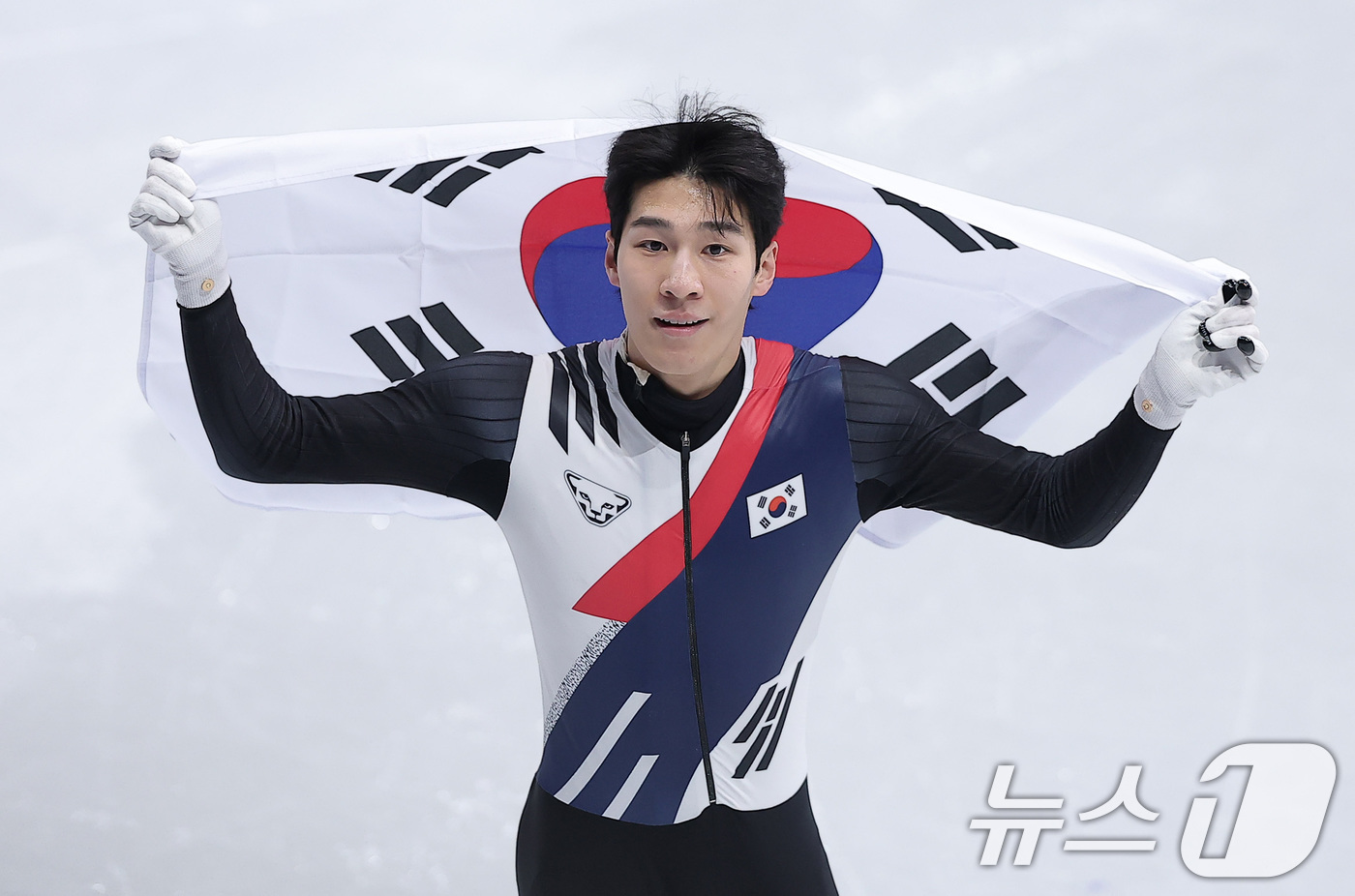 (밀라노=뉴스1) 김성진 기자 = 쇼트트랙 황대헌이 14일(현지시간) 이탈리아 밀라노 아이스스케이팅 아레나에서 열린 2026 밀라노·코르티나담페초 동계올림픽 쇼트트랙 남자 1500 …