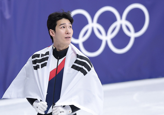 은메달 기쁨 즐기는 황대헌