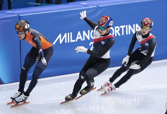 판트 바우트 밀어내는 황대헌