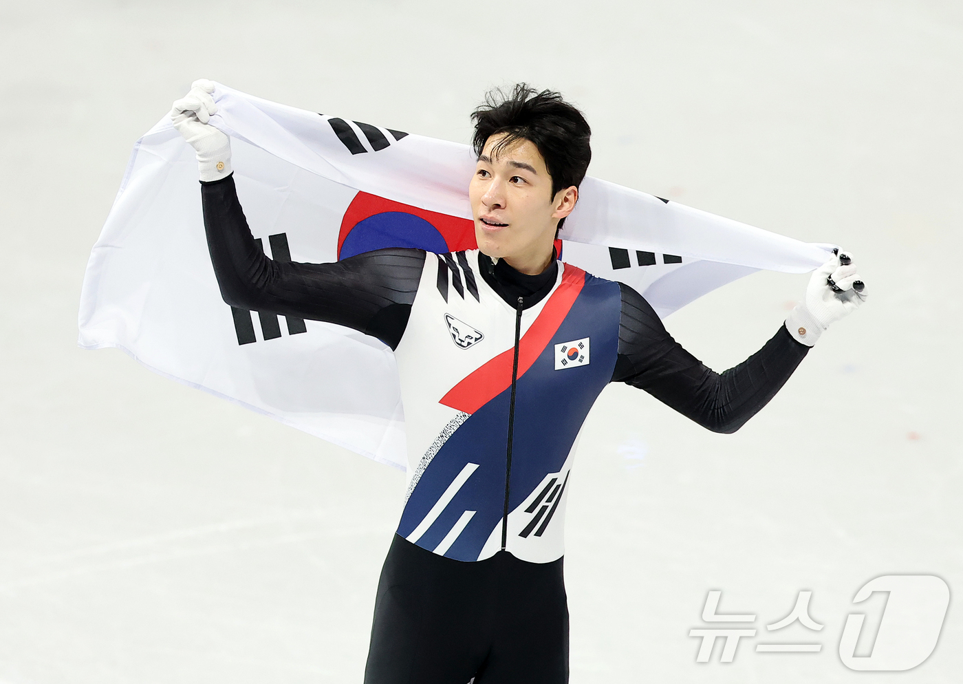 (밀라노=뉴스1) 김진환 기자 = 쇼트트랙 황대헌이 14일(현지시간) 이탈리아 밀라노 아이스스케이팅 아레나에서 열린 2026 밀라노·코르티나담페초 동계올림픽 쇼트트랙 남자 1500 …