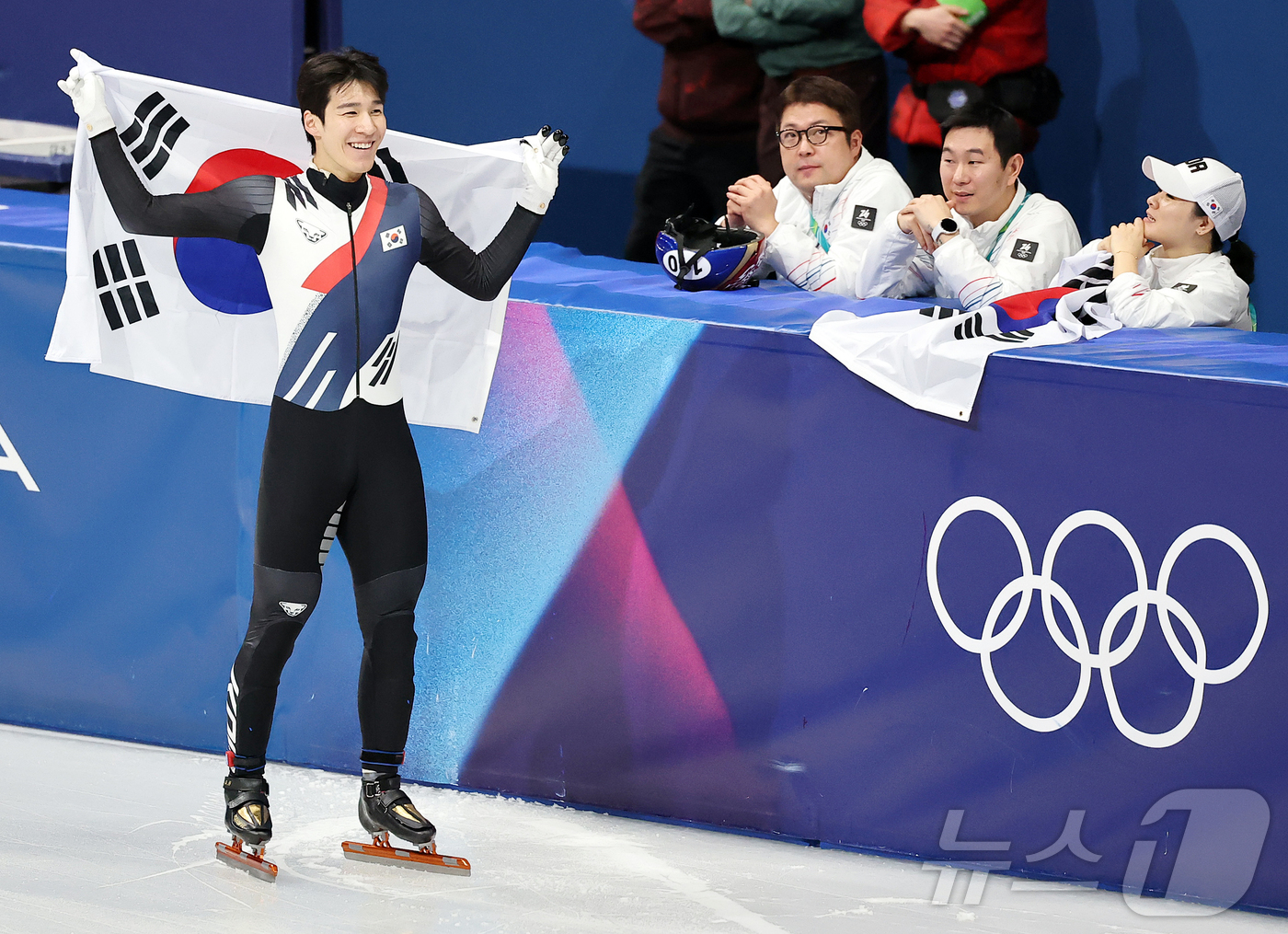 (밀라노=뉴스1) 김진환 기자 = 쇼트트랙 황대헌이 14일(현지시간) 이탈리아 밀라노 아이스스케이팅 아레나에서 열린 2026 밀라노·코르티나담페초 동계올림픽 쇼트트랙 남자 1500 …