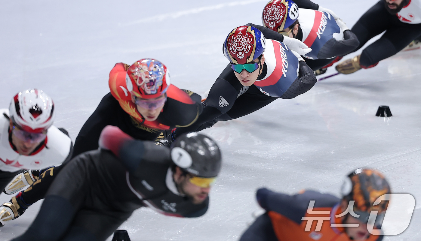 (밀라노=뉴스1) 김성진 기자 = 쇼트트랙 황대헌이 14일(현지시간) 이탈리아 밀라노 아이스스케이팅 아레나에서 열린 2026 밀라노·코르티나담페초 동계올림픽 쇼트트랙 남자 1500 …