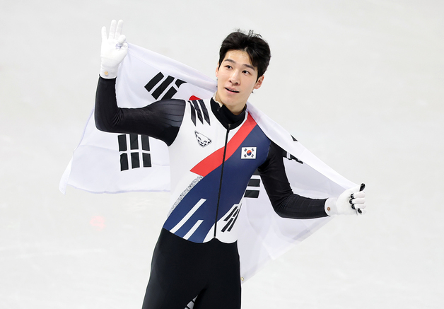 황대헌, 쇼트트랙 남자 1500m 은메달 획득…올림픽 3개 대회 연속 입상 '위업'