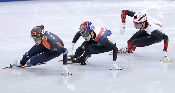 옌스 판트 바우트·윌리엄 단지누와 경합 펼치는 황대헌