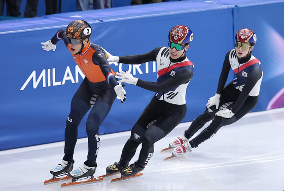 황대헌, 위험해