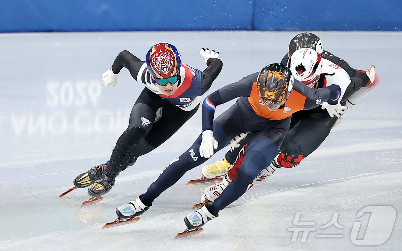 (밀라노=뉴스1) 김진환 기자 = 쇼트트랙 황대헌이 14일(현지시간) 이탈리아 밀라노 아이스스케이팅 아레나에서 열린 2026 밀라노·코르티나담페초 동계올림픽 쇼트트랙 남자 1500 …