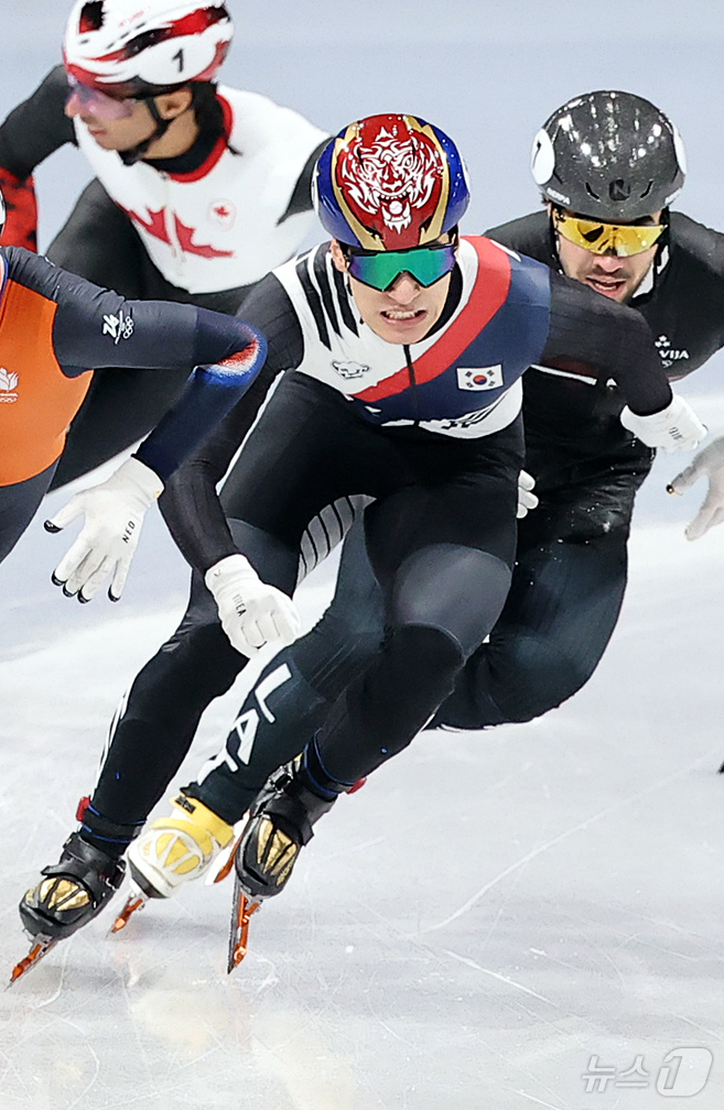 (밀라노=뉴스1) 김진환 기자 = 쇼트트랙 황대헌이 14일(현지시간) 이탈리아 밀라노 아이스스케이팅 아레나에서 열린 2026 밀라노·코르티나담페초 동계올림픽 쇼트트랙 남자 1500 …