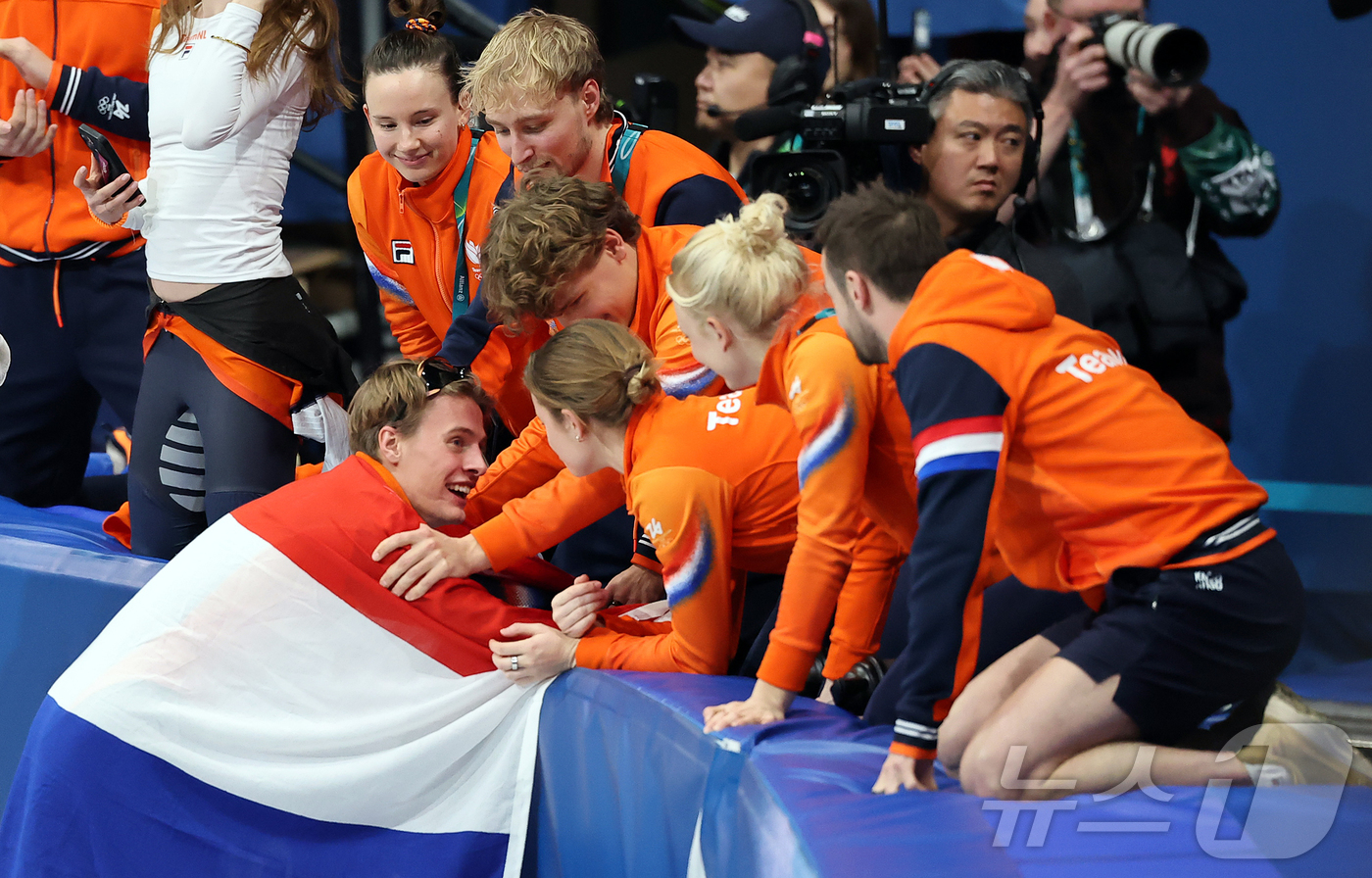 (밀라노=뉴스1) 김진환 기자 = 네덜란드의 옌스 판트바우트가 14일(현지시간) 이탈리아 밀라노 아이스스케이팅 아레나에서 열린 2026 밀라노·코르티나담페초 동계올림픽 쇼트트랙 남 …