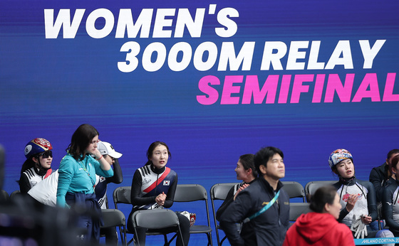 계주 결승 진출 기쁨 나누는 여자 쇼트트랙 대표팀