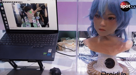 사람 체온처럼 따뜻, 눈맞춤까지 '초현실 로봇'…2억5400만원에 출시[영상]