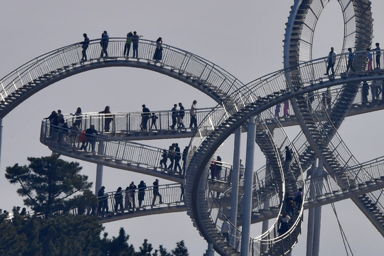 설 연휴 이틀째, 포항 관광랜드마크 스페이스워크 귀성객 발길로 북적
