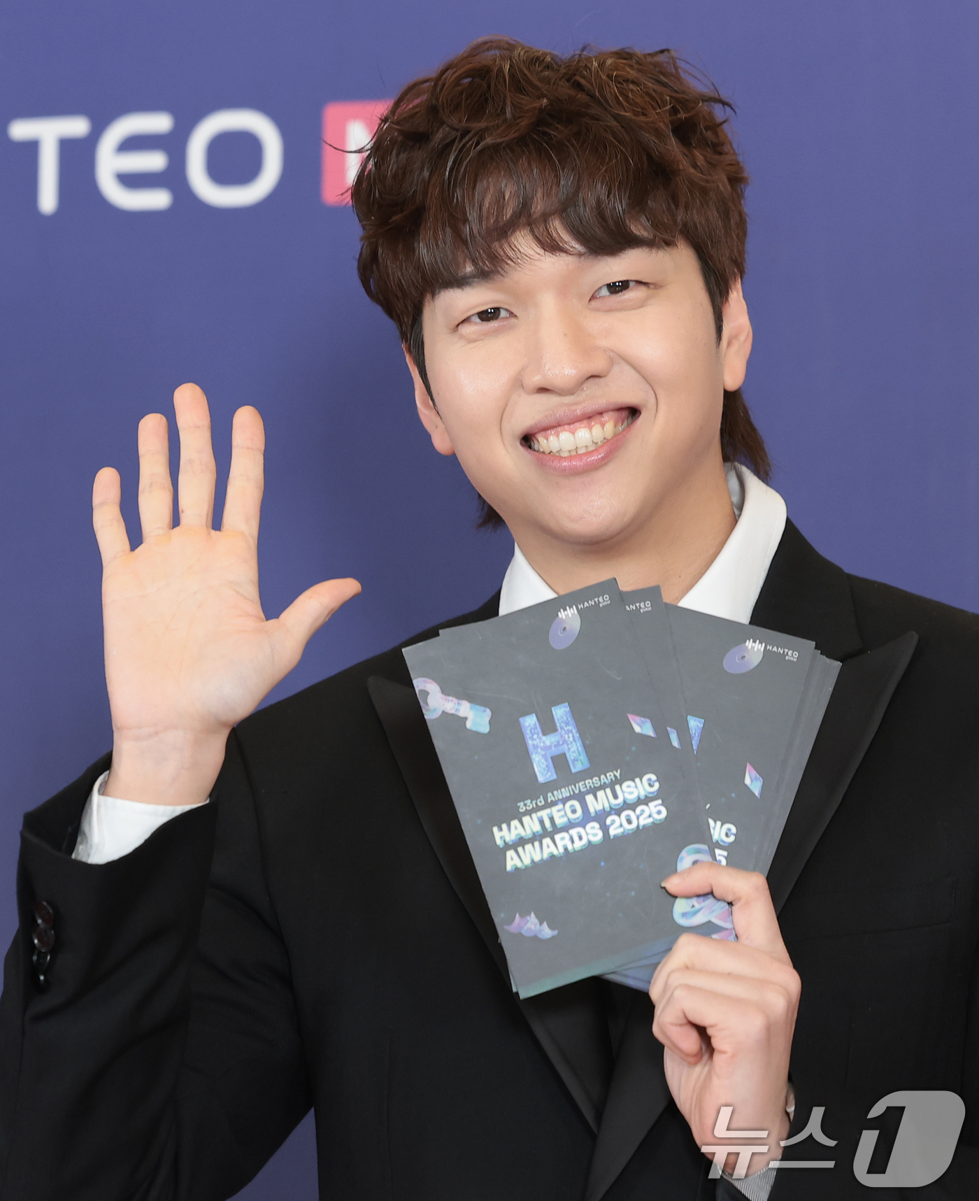 (서울=뉴스1) 권현진 기자 = 방송인 유재필이 15일 오후 서울 송파구의올림픽공원 KSPO돔에서 열린 '33주년 한터뮤직어워즈 2025’ 레드카펫 행사에 참석해 미소를 짓고 있다 …