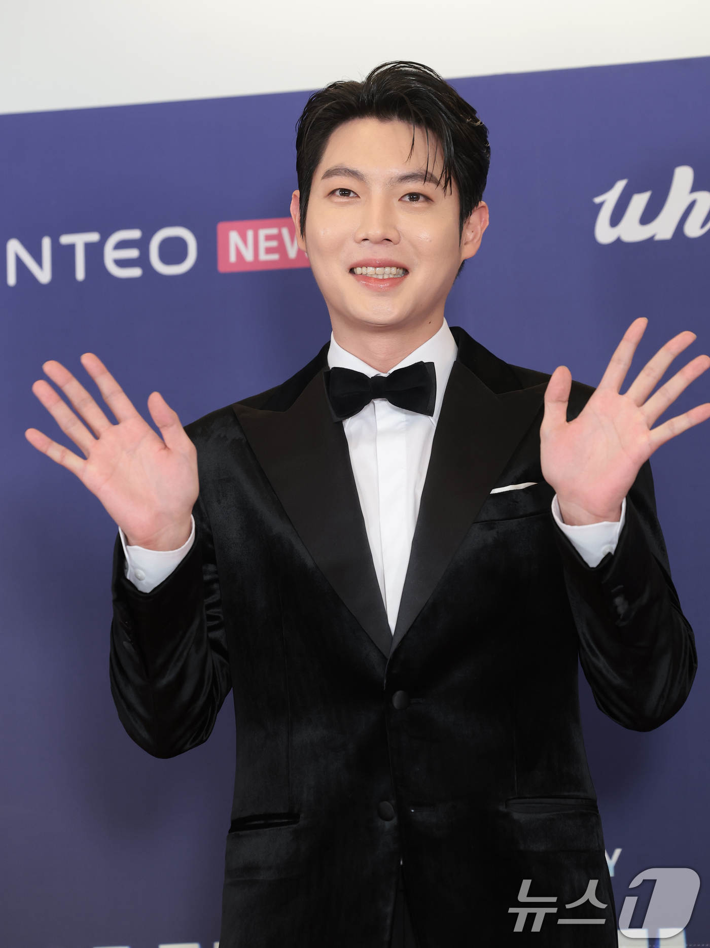 (서울=뉴스1) 권현진 기자 = 가수 손태진이 15일 오후 서울 송파구의올림픽공원 KSPO돔에서 열린 '33주년 한터뮤직어워즈 2025’ 레드카펫 행사에 참석해 포즈를 취하고 있다 …