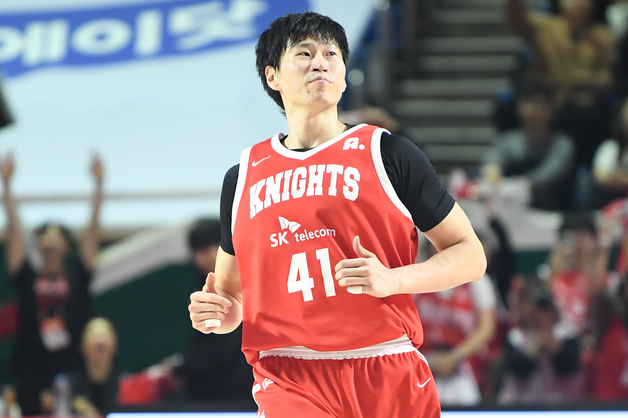 '오세근 통산 7000득점' SK, 정관장 잡고 공동 2위 도약