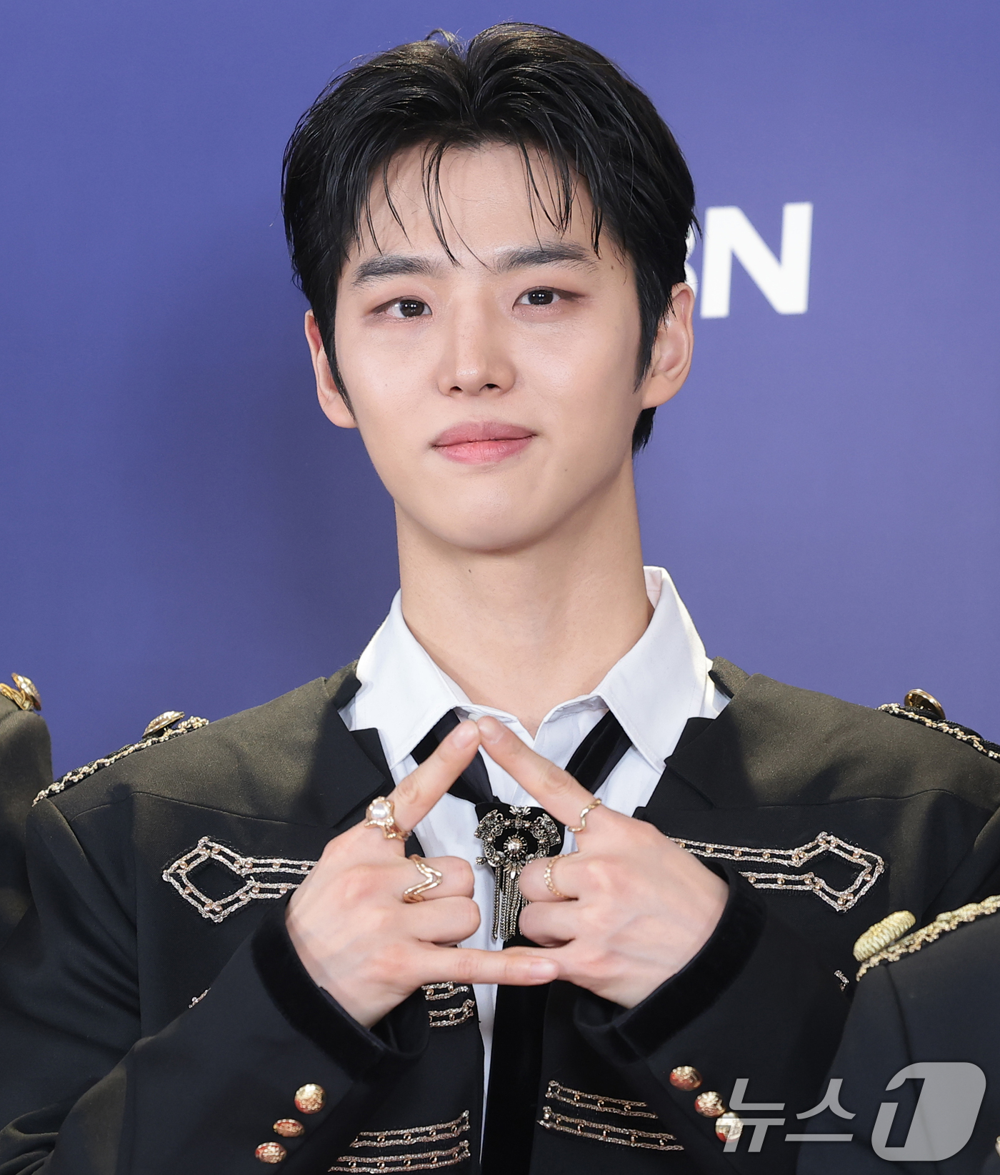 (서울=뉴스1) 권현진 기자 = 펜타곤 홍석이 15일 오후 서울 송파구의올림픽공원 KSPO돔에서 열린 '33주년 한터뮤직어워즈 2025’ 레드카펫 행사에 참석해 포즈를 취하고 있다 …