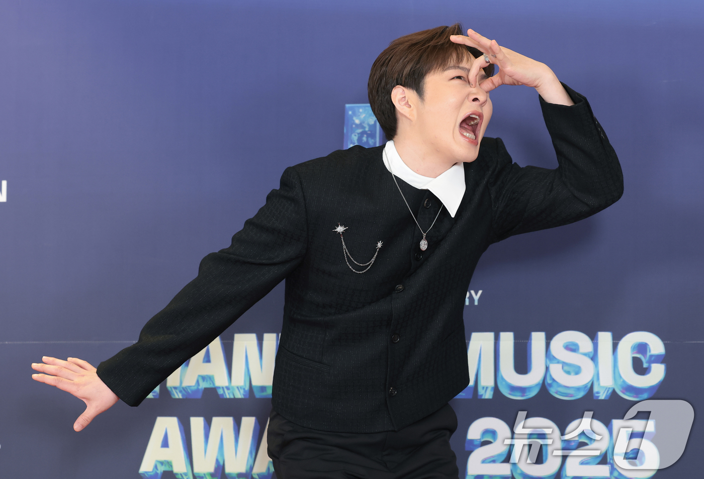 (서울=뉴스1) 권현진 기자 = 비투비 이창섭이 15일 오후 서울 송파구의올림픽공원 KSPO돔에서 열린 '33주년 한터뮤직어워즈 2025’ 레드카펫 행사에 참석해 포즈를 취하고 있 …