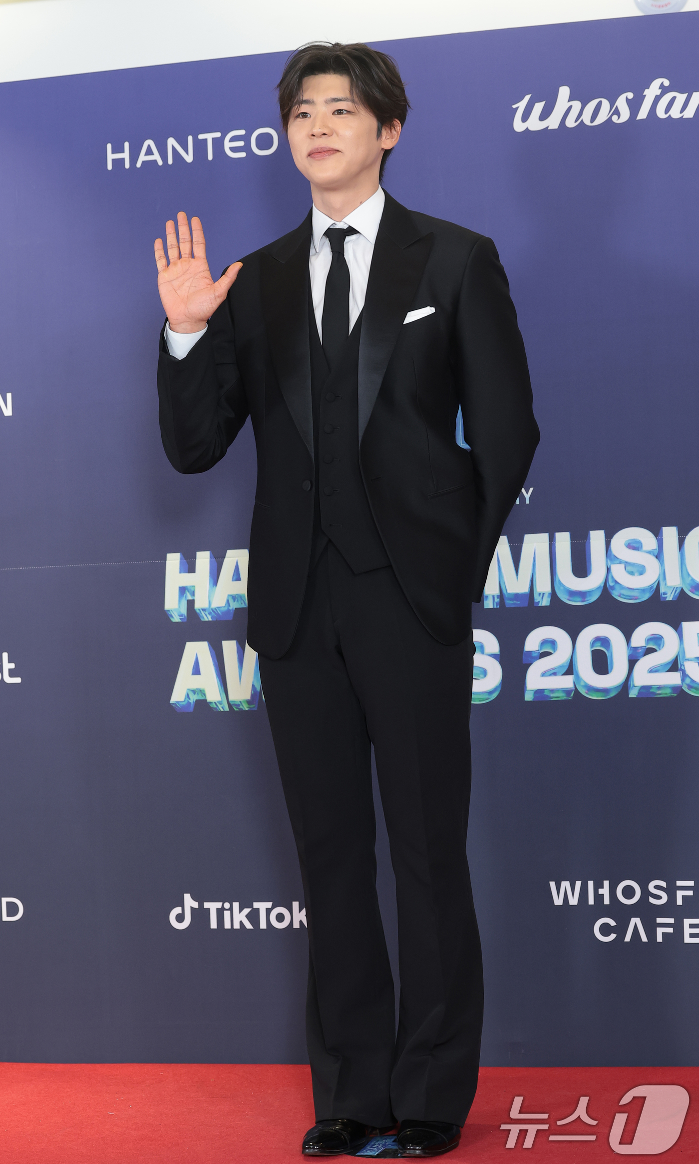 (서울=뉴스1) 권현진 기자 = 가수 박지현이 15일 오후 서울 송파구의올림픽공원 KSPO돔에서 열린 '33주년 한터뮤직어워즈 2025’ 레드카펫 행사에 참석해 포즈를 취하고 있다 …