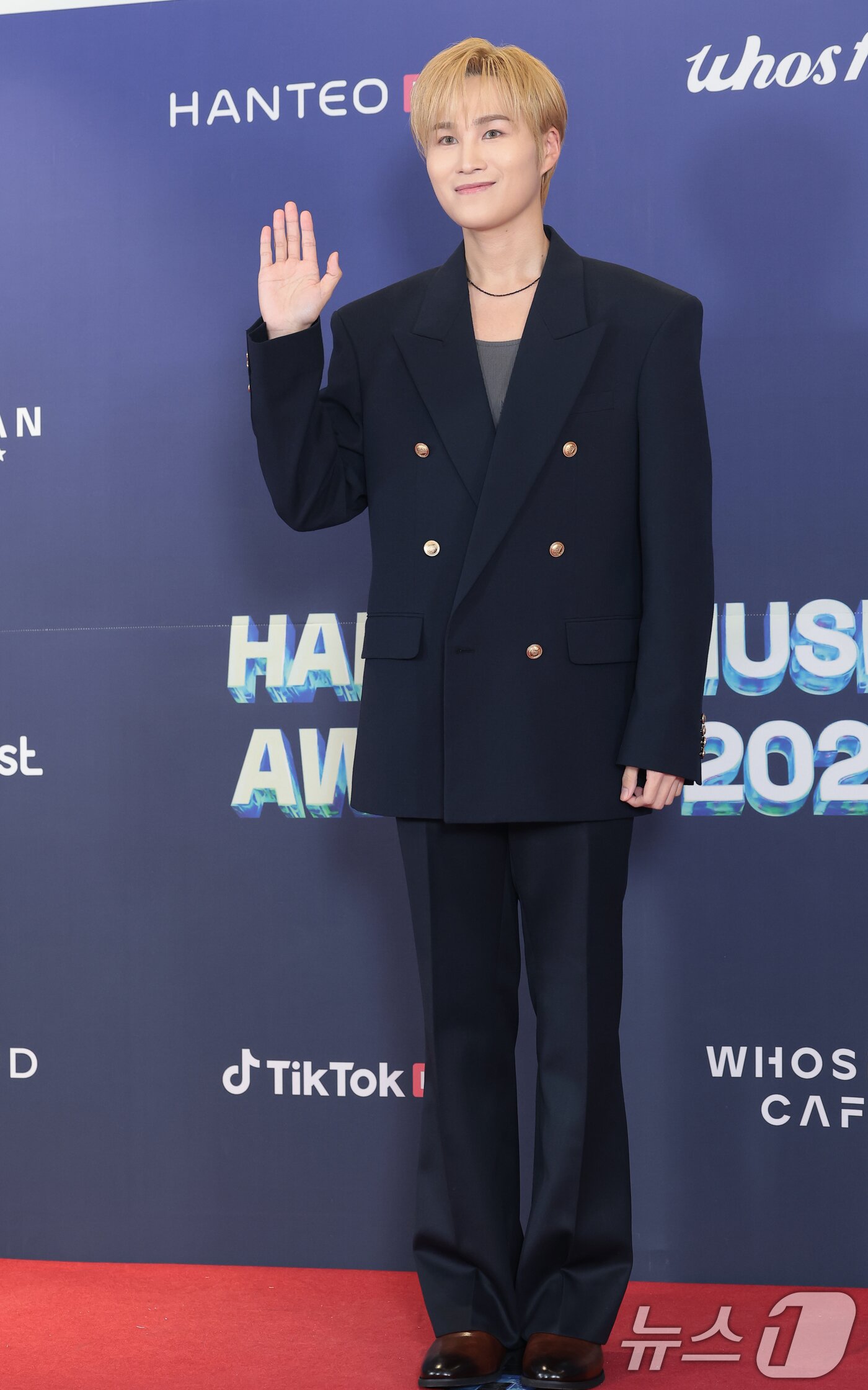 김희재, 근사한 수트 맵시