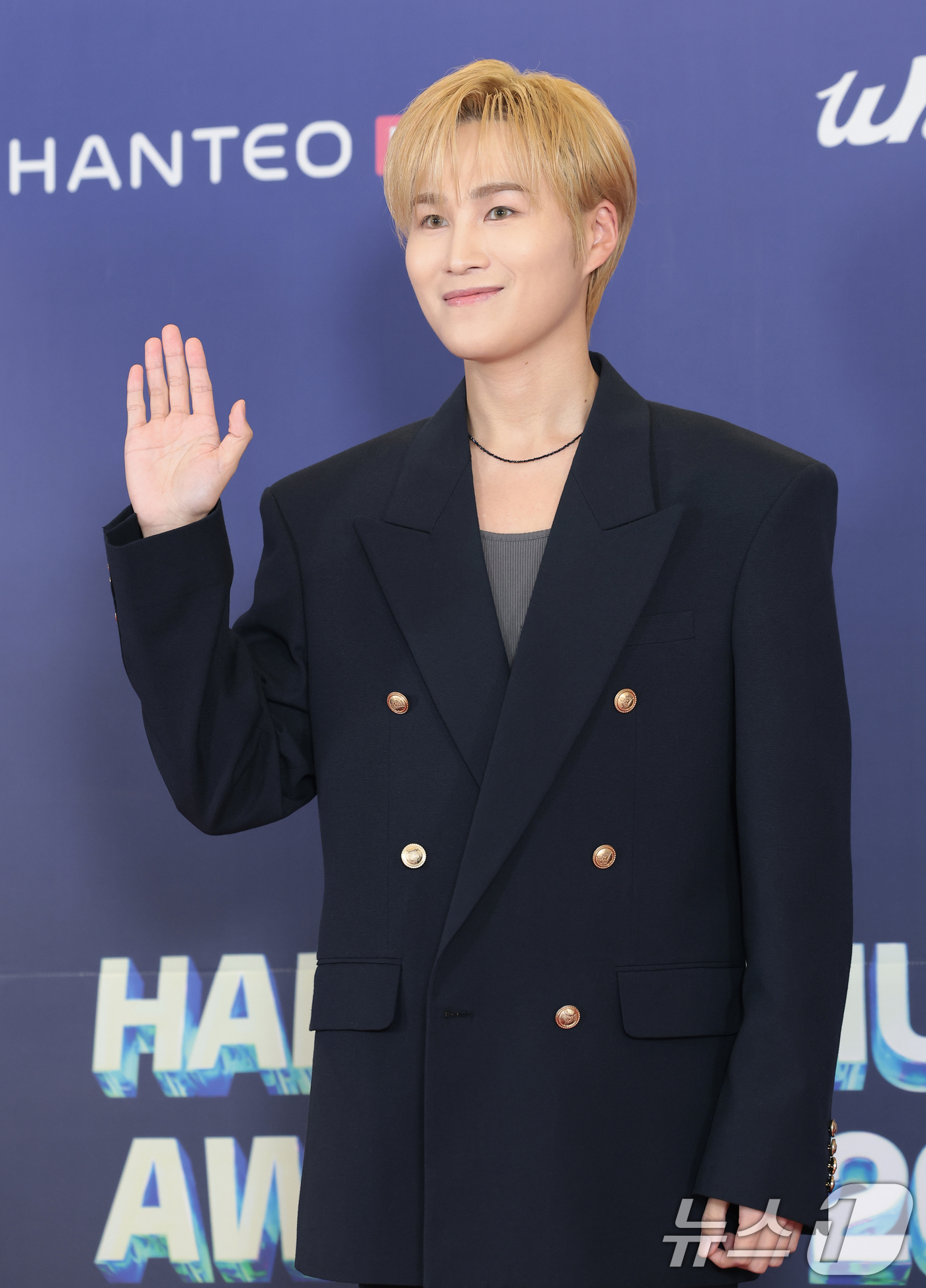 (서울=뉴스1) 권현진 기자 = 가수 김희재가 15일 오후 서울 송파구의올림픽공원 KSPO돔에서 열린 '33주년 한터뮤직어워즈 2025’ 레드카펫 행사에 참석해 포즈를 취하고 있다 …