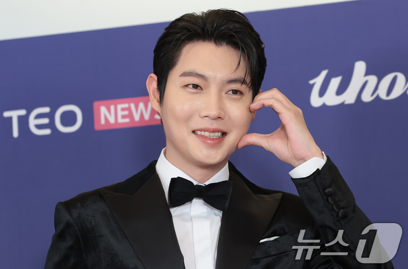 (서울=뉴스1) 권현진 기자 = 가수 손태진이 15일 오후 서울 송파구의올림픽공원 KSPO돔에서 열린 '33주년 한터뮤직어워즈 2025’ 레드카펫 행사에 참석해 포즈를 취하고 있다 …