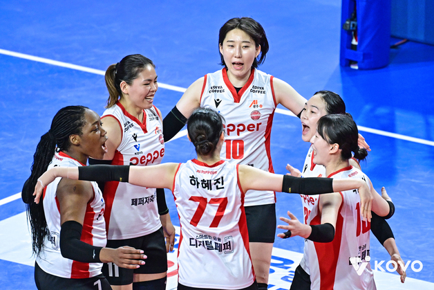 페퍼, 기업은행에 3-1 뒤집기…팀 단일 시즌 최다승·승점 경신(종합)