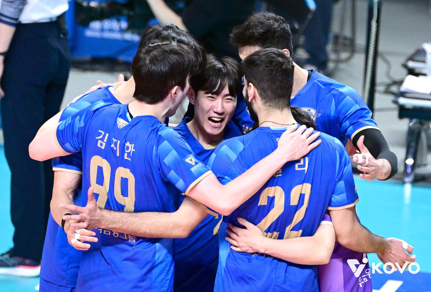 본문 이미지 - 우리카드가 15일 장충체육관에서 열린 OK저축은행과 홈 경기에서 승리, 3연승을 이어갔다. (KOVO 제공)