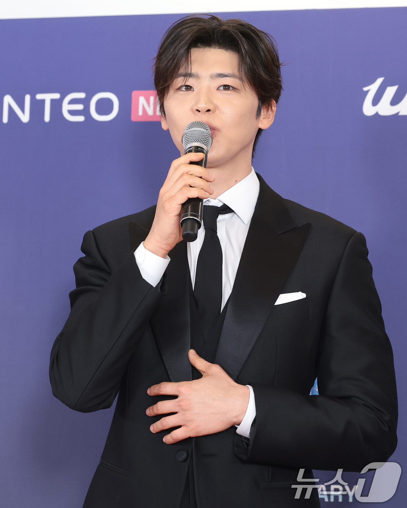 (서울=뉴스1) 권현진 기자 = 가수 박지현이 15일 오후 서울 송파구의올림픽공원 KSPO돔에서 열린 '33주년 한터뮤직어워즈 2025’ 레드카펫 행사에 참석해 포즈를 취하고 있다 …