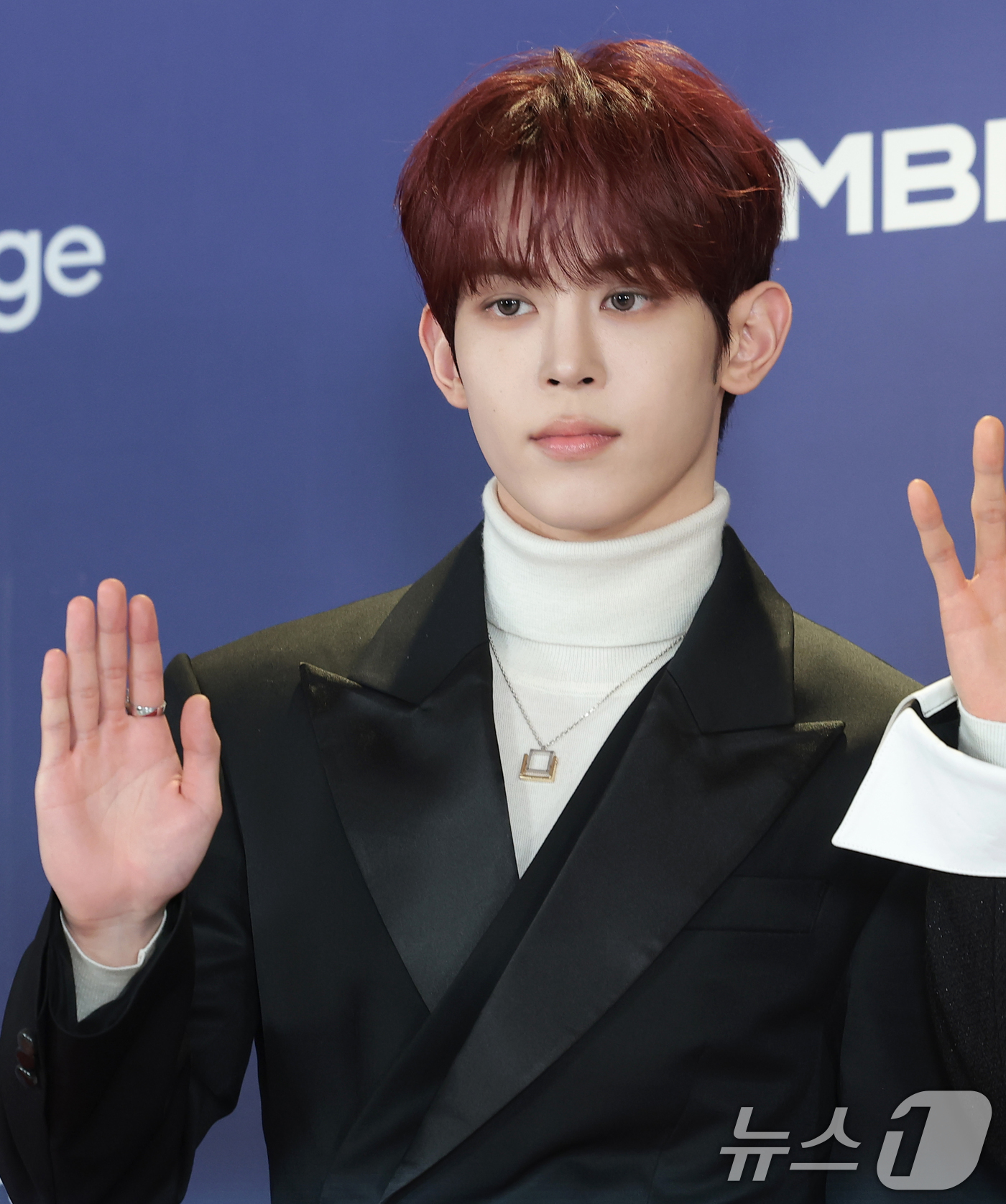 (서울=뉴스1) 권현진 기자 = 그룹 나우즈 현빈이 15일 오후 서울 송파구의올림픽공원 KSPO돔에서 열린 '33주년 한터뮤직어워즈 2025’ 레드카펫 행사에 참석해 포즈를 취하고 …