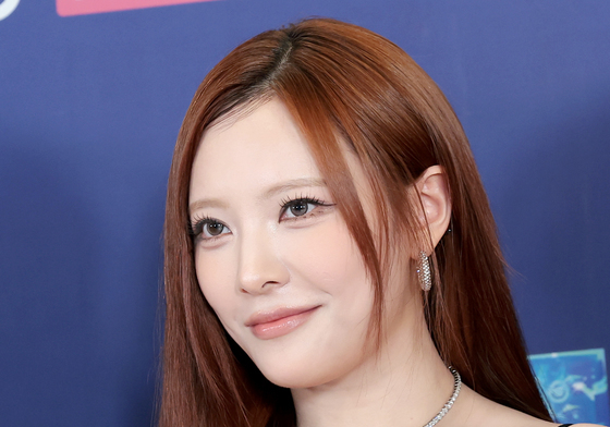 빌리 문수아, 은은한 미소