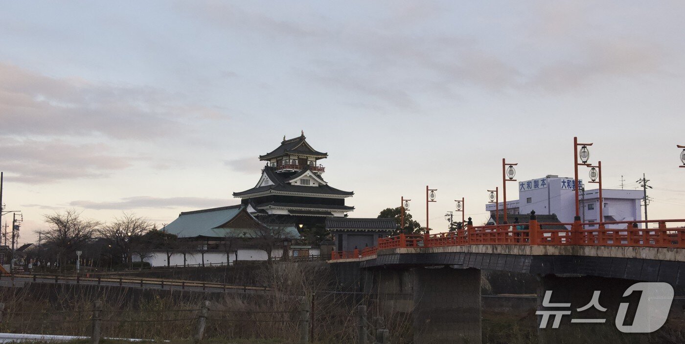 본문 이미지 - 기요스성. 원래 모습은 아니고 원위치 건너편에 복원한 모습이다. (필자 제공)