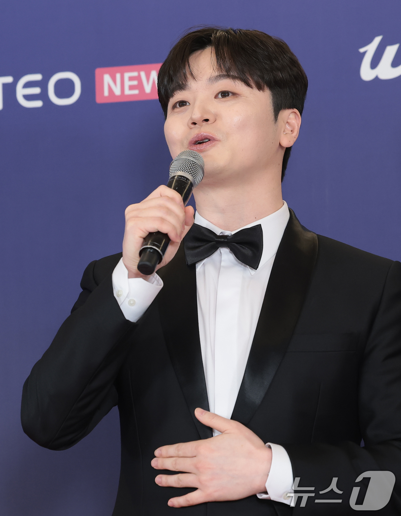 (서울=뉴스1) 권현진 기자 = 가수 황가람이 15일 오후 서울 송파구의올림픽공원 KSPO돔에서 열린 '33주년 한터뮤직어워즈 2025’ 레드카펫 행사에 참석해 인사말을 하고 있다 …