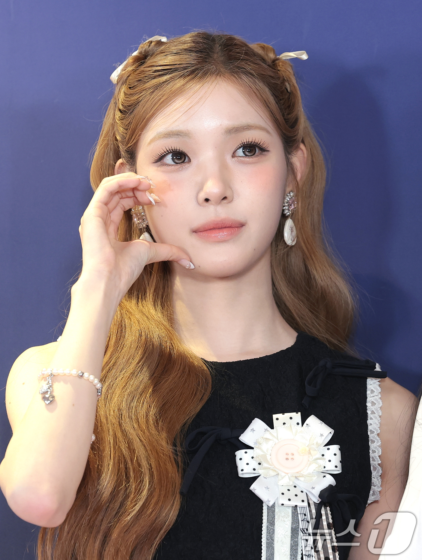 (서울=뉴스1) 권현진 기자 = 하츠투하츠 유하가 15일 오후 서울 송파구의올림픽공원 KSPO돔에서 열린 '33주년 한터뮤직어워즈 2025’ 레드카펫 행사에 참석해 포즈를 취하고 …