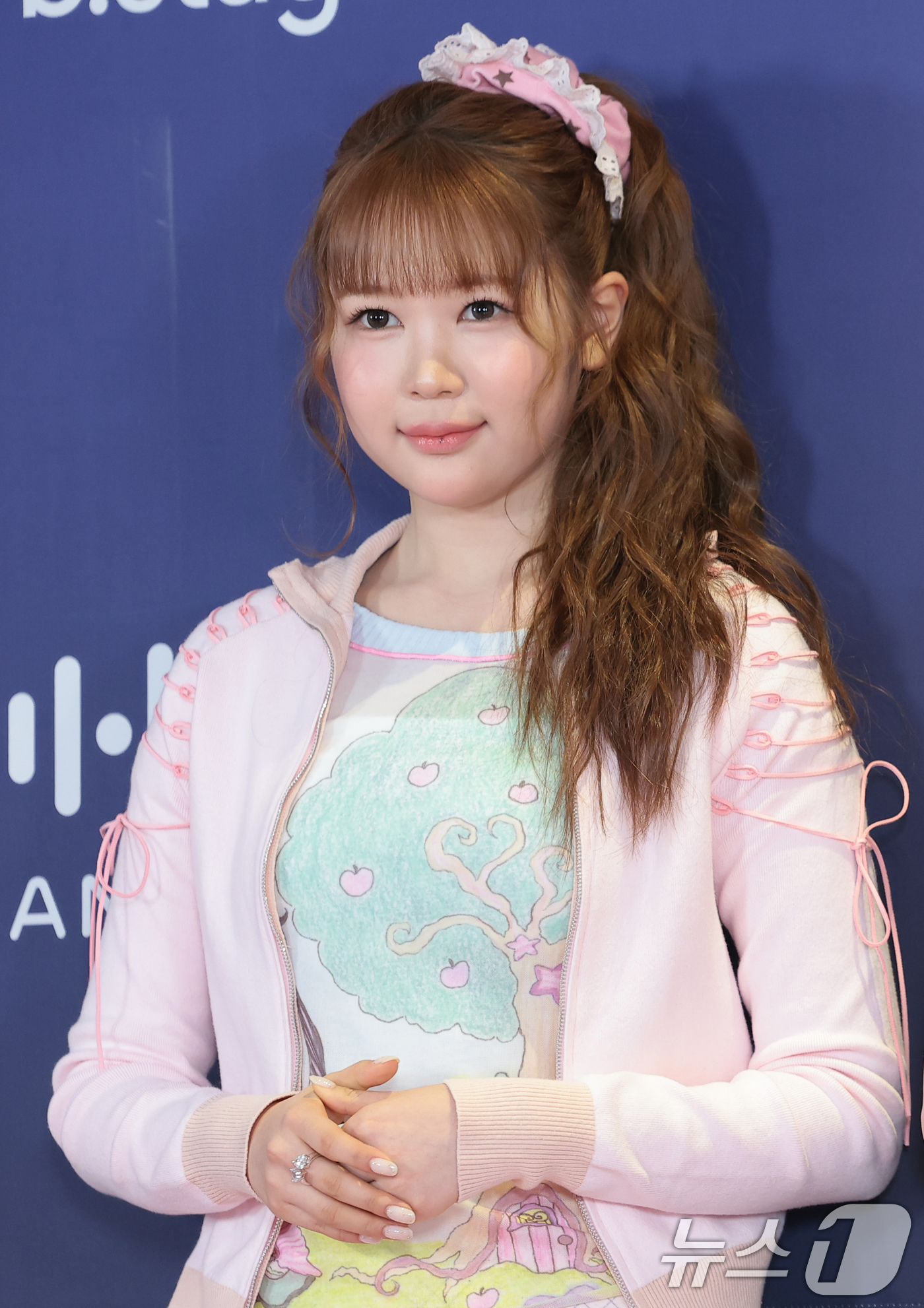 (서울=뉴스1) 권현진 기자 = 하츠투하츠 예온이 15일 오후 서울 송파구의올림픽공원 KSPO돔에서 열린 '33주년 한터뮤직어워즈 2025’ 레드카펫 행사에 참석해 포즈를 취하고 …