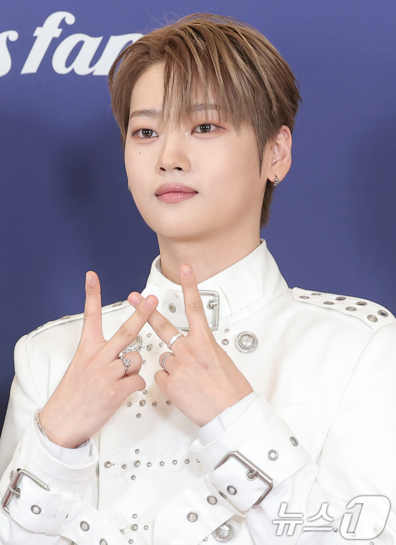 (서울=뉴스1) 권현진 기자 = 위아이 강석화가 15일 오후 서울 송파구의올림픽공원 KSPO돔에서 열린 '33주년 한터뮤직어워즈 2025’ 레드카펫 행사에 참석해 포즈를 취하고 있 …