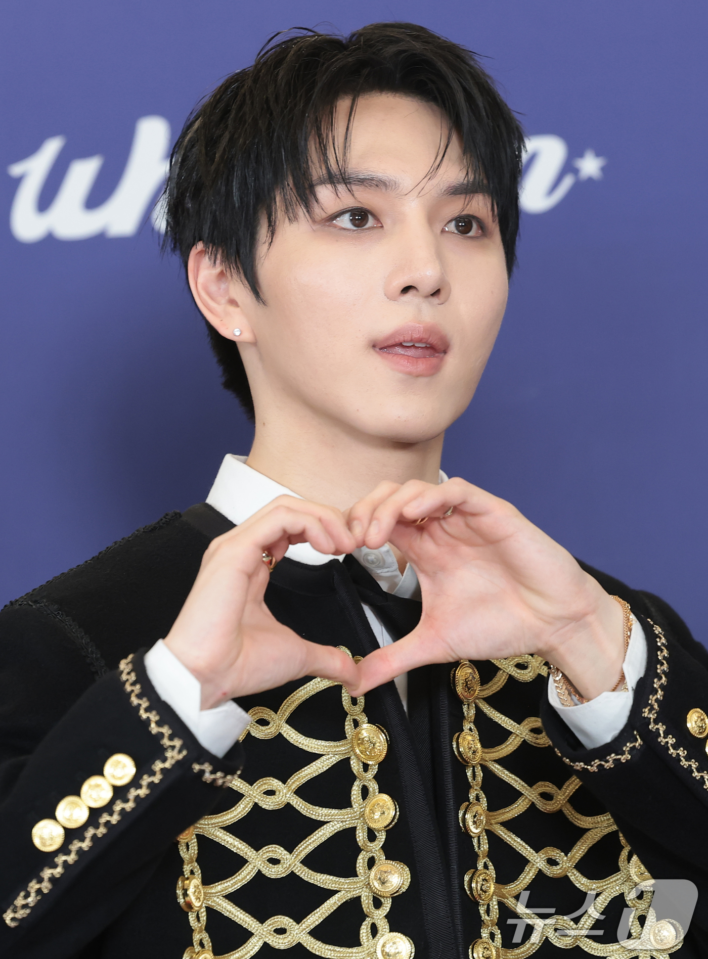 (서울=뉴스1) 권현진 기자 = 펜타곤 키노가 15일 오후 서울 송파구의올림픽공원 KSPO돔에서 열린 '33주년 한터뮤직어워즈 2025’ 레드카펫 행사에 참석해 포즈를 취하고 있다 …