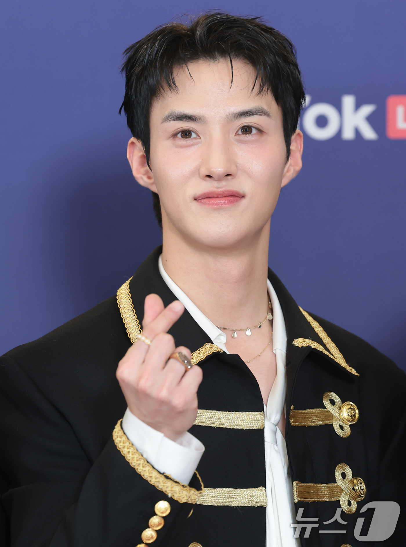 (서울=뉴스1) 권현진 기자 = 펜타곤 여원이 15일 오후 서울 송파구의올림픽공원 KSPO돔에서 열린 '33주년 한터뮤직어워즈 2025’ 레드카펫 행사에 참석해 포즈를 취하고 있다 …