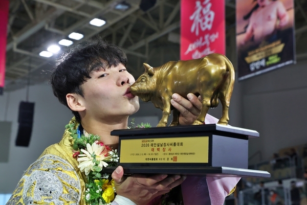 허선행, 태안설날장사씨름대회 태백장사…통산 7번째 꽃가마