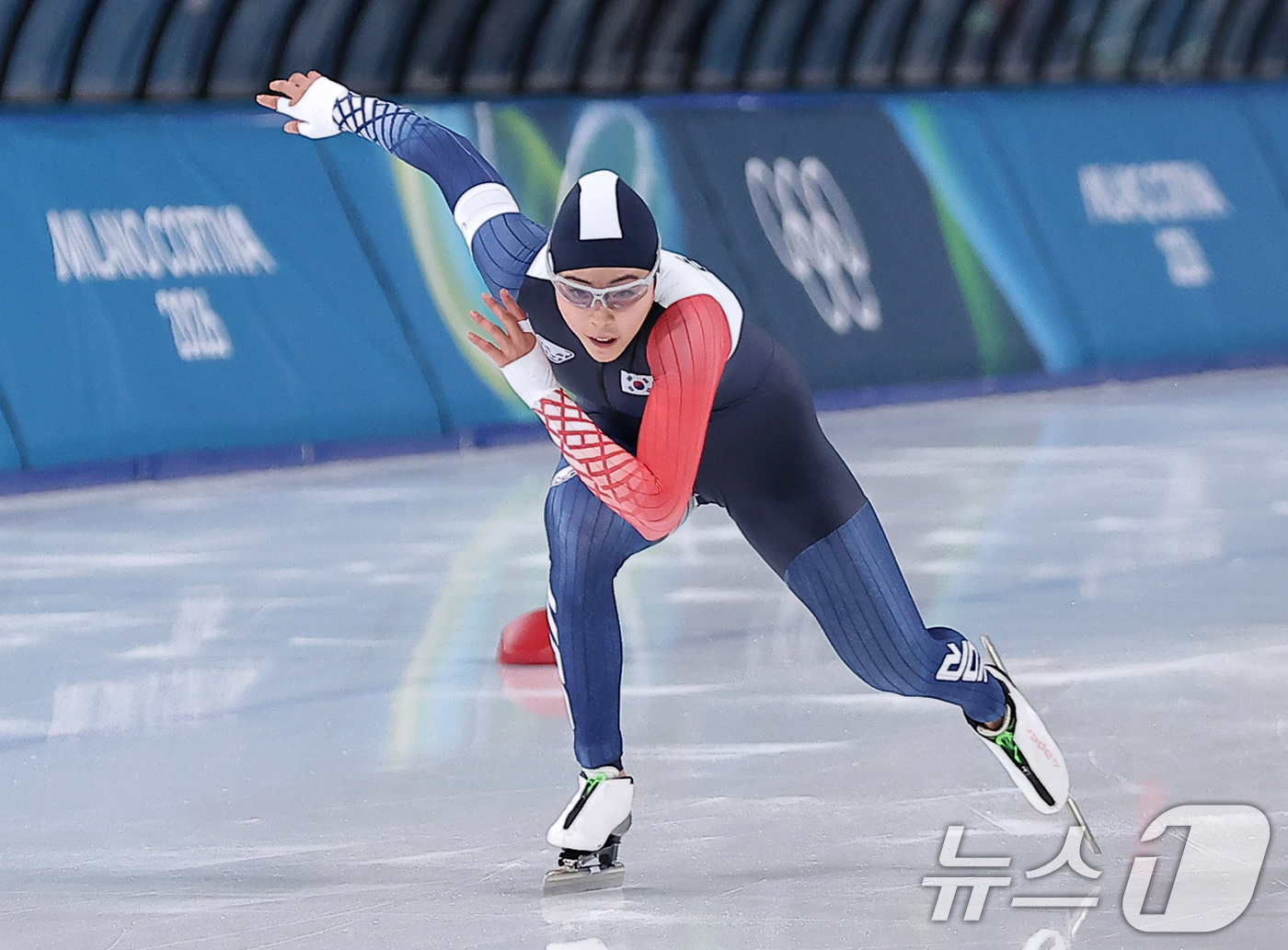(밀라노=뉴스1) 김성진 기자 = 스피드스케이팅 이나현이 15일(현지시간) 이탈리아 밀라노 스피드스케이팅 스타디움 열린 2026 밀라노·코르티나담페초 동계올림픽 스피드스케이팅 여자 …