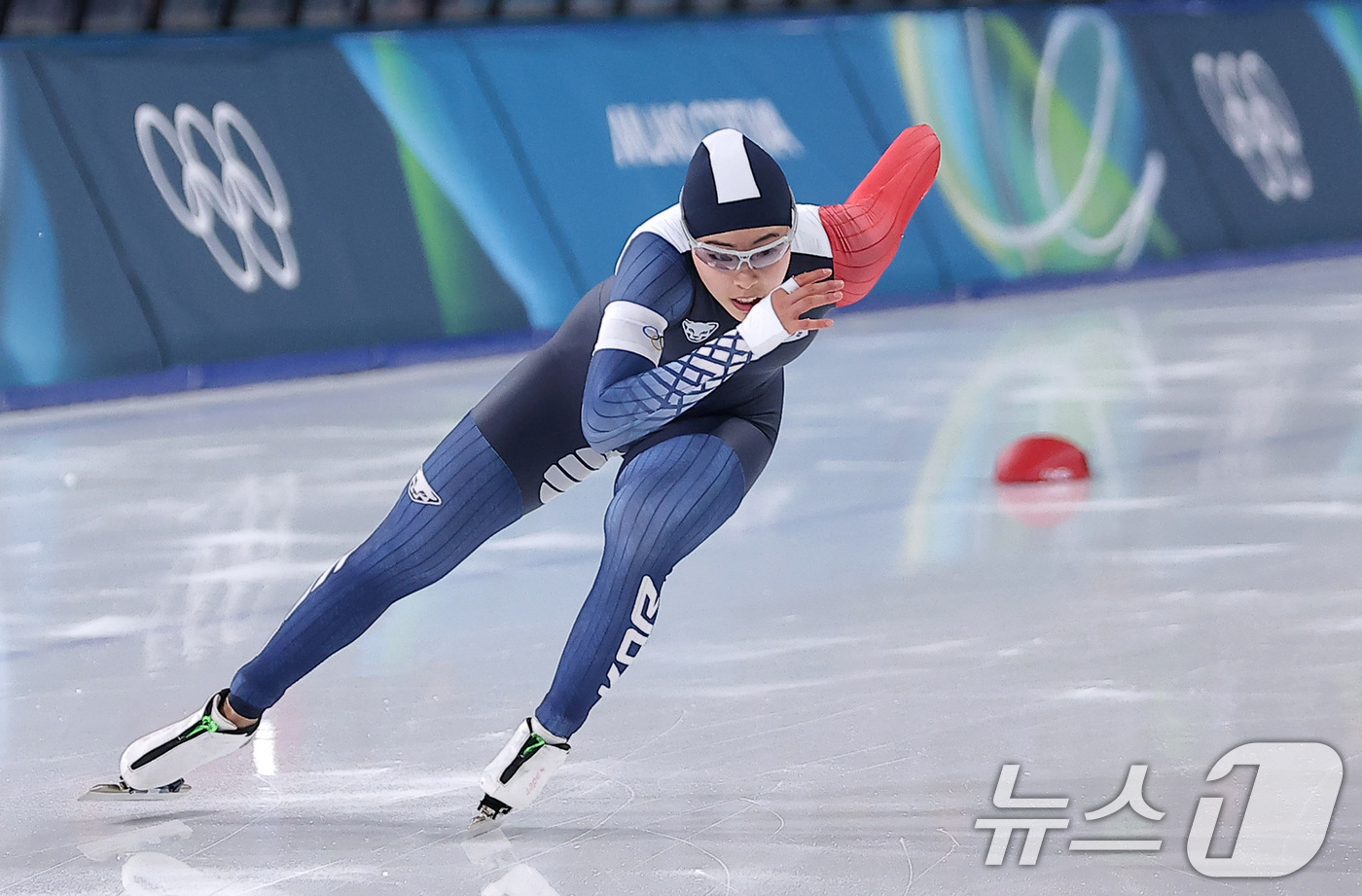 (밀라노=뉴스1) 김성진 기자 = 스피드스케이팅 이나현이 15일(현지시간) 이탈리아 밀라노 스피드스케이팅 스타디움 열린 2026 밀라노·코르티나담페초 동계올림픽 스피드스케이팅 여자 …