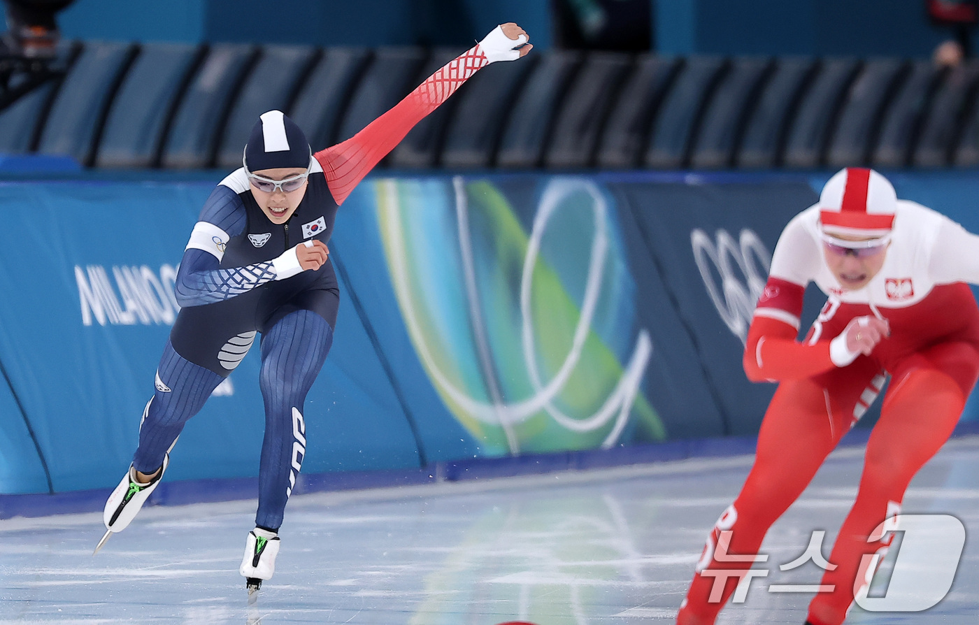(밀라노=뉴스1) 김성진 기자 = 스피드스케이팅 이나현이 15일(현지시간) 이탈리아 밀라노 스피드스케이팅 스타디움 열린 2026 밀라노·코르티나담페초 동계올림픽 스피드스케이팅 여자 …