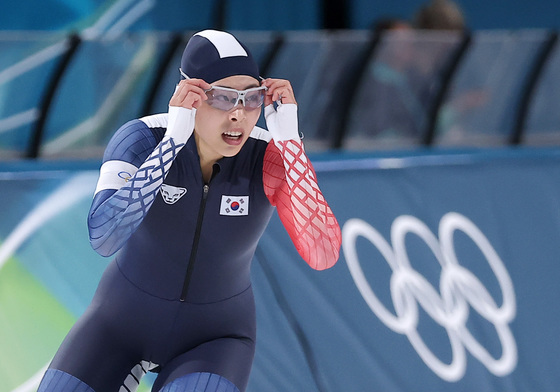 기록 확인하는 이나현