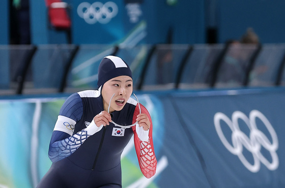 기록 확인하는 이나현