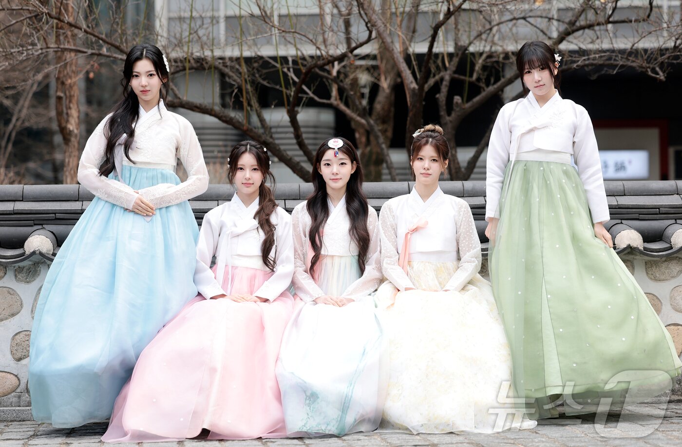 이프아이, 한복 곱게 차려 입고 새해 인사