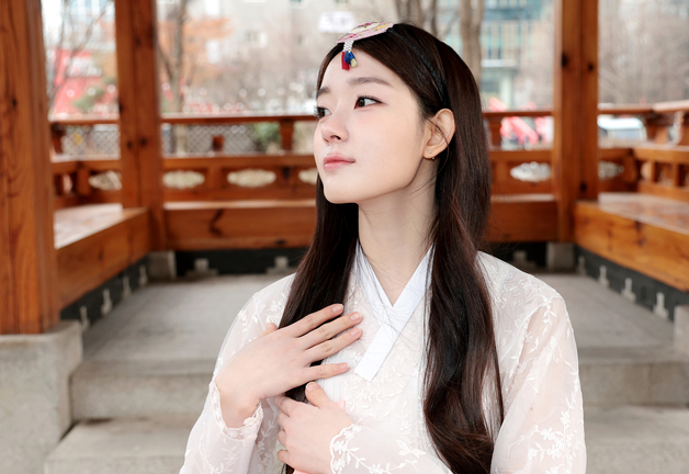 이프아이 카시아, 고운 한복 자태