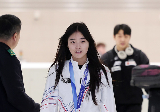 귀국하는 최가온