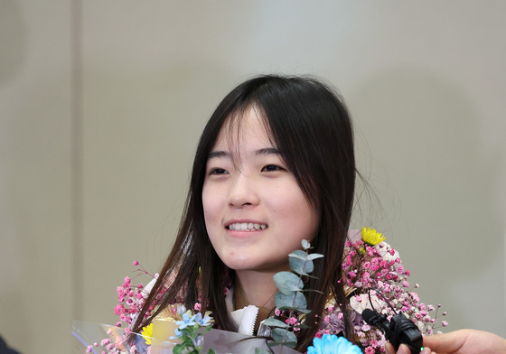 금빛 미소롤 답하는 최가온