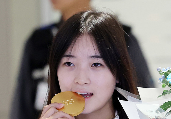 설상 최초 금메달 최가온