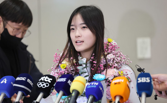 최가온에 쏟아지는 질문