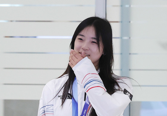 귀국하는 최가온